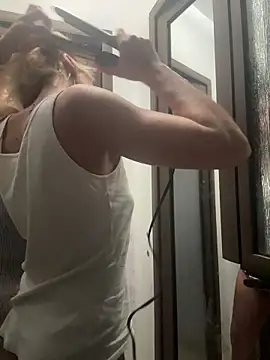 Snapshot of tanyagrey chatting on December 2, 7:14 am tanyagrey online show from December 2, 7:14 am