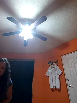 miicheele32 online show from October 15, 7:52 am