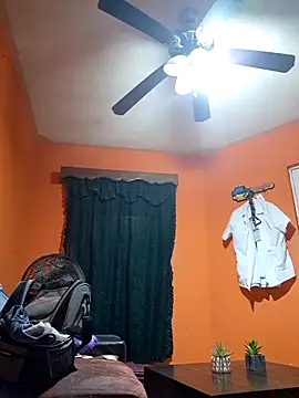 miicheele32 online show from November 13, 1:59 am