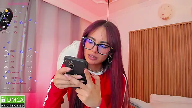 Snapshot of sophiecherry_ chatting on October 26, 8:15 pm sophiecherry online show from October 26, 8:15 pm