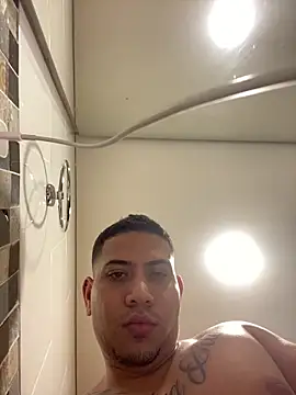 Snapshot of Juanes432 chatting on February 15, 5:59 am Juanes432 online show from February 15, 5:59 am