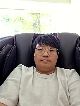 Snapshot of lolgayb chatting on June 10, 5:18 am lolgayb online show from June 10, 5:18 am
