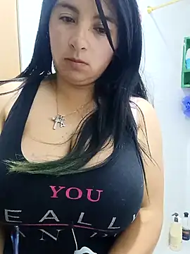 Snapshot of _Angelinaandrade_ chatting on October 31, 12:33 am Angelinaandrade online show from October 31, 12:33 am