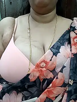 Snapshot of ashikaa_r chatting on February 7, 6:11 pm ashikaa r online show from February 7, 6:11 pm