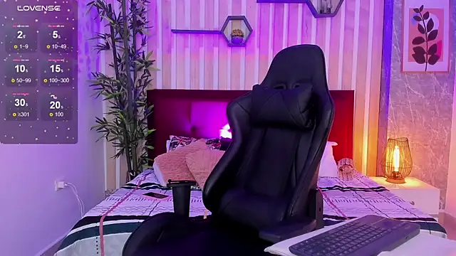 Snapshot of miah_connor chatting on December 6, 3:19 am miah connor online show from December 6, 3:19 am