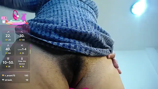 mirand zackyx online show from October 15, 1:00 pm