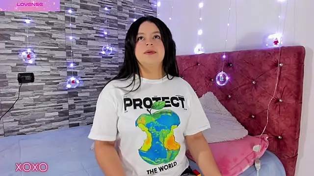 Snapshot of skyhotgirll chatting on December 12, 7:04 pm skyhotgirll online show from December 12, 7:04 pm