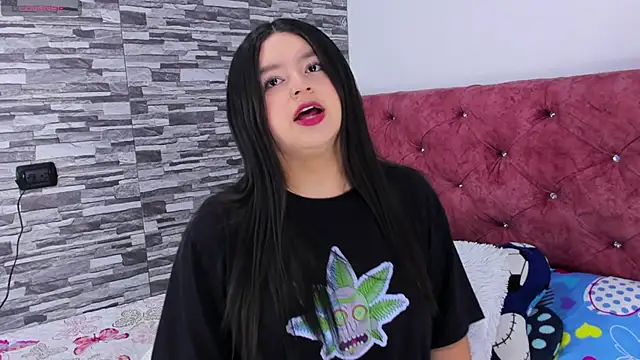 Snapshot of skyhotgirll chatting on February 11, 6:11 pm skyhotgirll online show from February 11, 6:11 pm