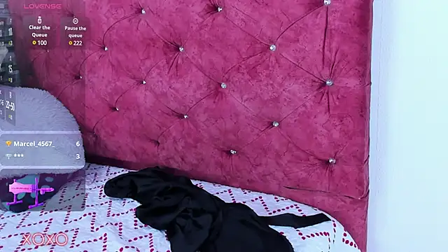 Snapshot of skyhotgirll chatting on February 19, 9:25 pm skyhotgirll online show from February 19, 9:25 pm