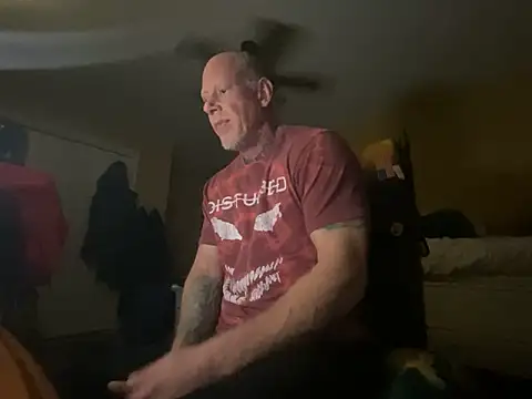 Snapshot of hunterbiggun007 chatting on December 19, 5:53 pm hunterbiggun007 online show from December 19, 5:53 pm