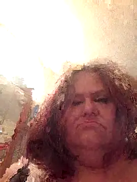 Snapshot of mcv131985 chatting on April 13, 1:16 pm mcv131985 online show from April 13, 1:16 pm