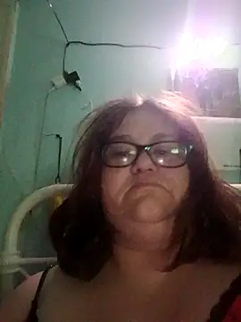 Snapshot of mcv131985 chatting on April 28, 5:34 am mcv131985 online show from April 28, 5:34 am