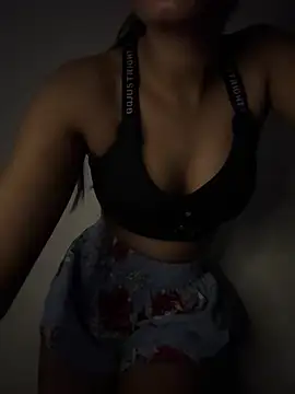 Snapshot of Hot_Goldengirl chatting on May 16, 7:34 pm Hot Goldengirl online show from May 16, 7:34 pm