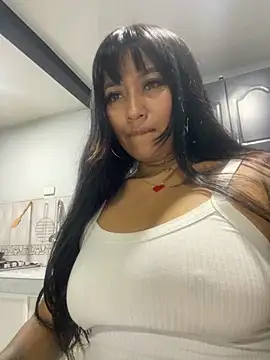 Snapshot of luisa16xxx chatting on February 6, 12:22 am luisa16xxx online show from February 6, 12:22 am