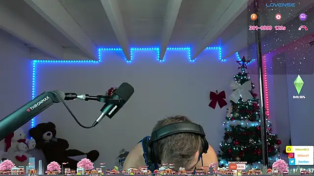 Snapshot of Mikev chatting on December 16, 7:00 pm Mikev online show from December 16, 7:00 pm