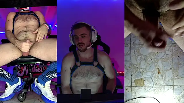 Snapshot of Mikev chatting on January 6, 10:05 pm Mikev online show from January 6, 10:05 pm