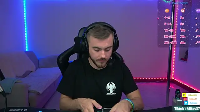 Snapshot of Mikev chatting on March 6, 10:15 pm Mikev online show from March 6, 10:15 pm