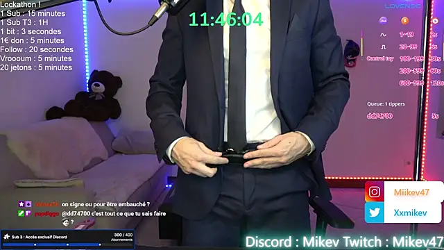 Snapshot of Mikev chatting on October 13, 6:08 pm Mikev online show from October 13, 6:08 pm