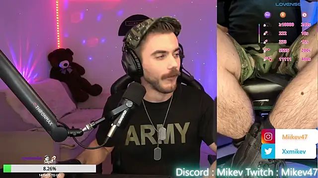 Snapshot of Mikev chatting on November 17, 7:08 pm Mikev online show from November 17, 7:08 pm