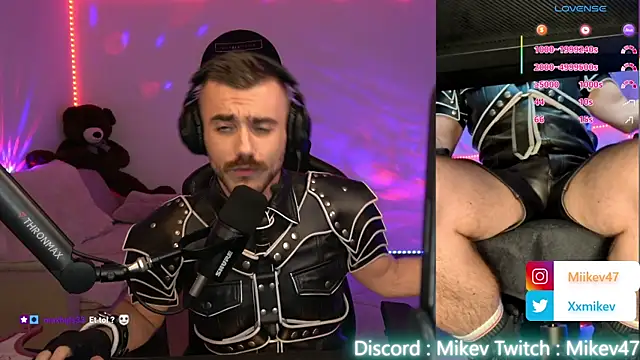 Snapshot of Mikev chatting on November 27, 7:05 pm Mikev online show from November 27, 7:05 pm