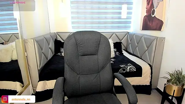 Snapshot of _Antonnela_ chatting on May 7, 3:17 pm Antonnela online show from May 7, 3:17 pm