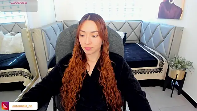 Snapshot of _Antonnela_ chatting on May 19, 7:42 pm Antonnela online show from May 19, 7:42 pm
