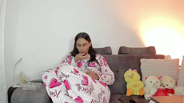 Snapshot of _Isabelhaa chatting on October 19, 12:00 am Isabelhaa online show from October 19, 12:00 am