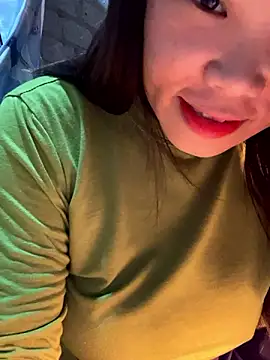 Snapshot of Laura8910 chatting on December 2, 6:20 am Laura8910 online show from December 2, 6:20 am