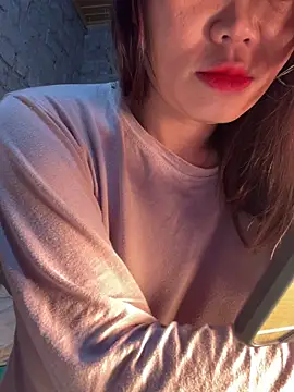 Snapshot of Laura8910 chatting on December 3, 2:14 am Laura8910 online show from December 3, 2:14 am