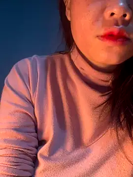 Snapshot of Laura8910 chatting on December 5, 12:08 am Laura8910 online show from December 5, 12:08 am