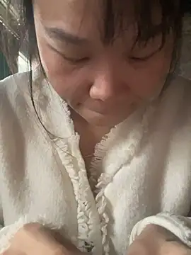 Snapshot of Laura8910 chatting on December 11, 9:09 am Laura8910 online show from December 11, 9:09 am