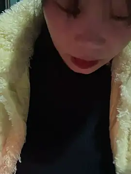 Snapshot of Laura8910 chatting on February 17, 1:32 pm Laura8910 online show from February 17, 1:32 pm