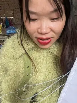 Snapshot of Laura8910 chatting on February 20, 4:18 am Laura8910 online show from February 20, 4:18 am