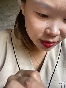 Snapshot of Laura8910 chatting on March 5, 5:40 am Laura8910 online show from March 5, 5:40 am