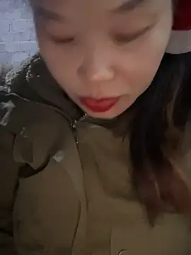 Snapshot of Laura8910 chatting on March 7, 11:07 am Laura8910 online show from March 7, 11:07 am