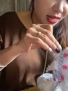 Snapshot of Laura8910 chatting on March 21, 5:21 am Laura8910 online show from March 21, 5:21 am