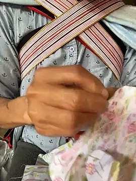 Snapshot of Laura8910 chatting on October 28, 1:42 am Laura8910 online show from October 28, 1:42 am