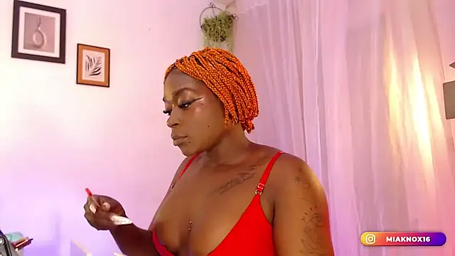 Snapshot of MiaKnox chatting on December 26, 10:37 am MiaKnox online show from December 26, 10:37 am