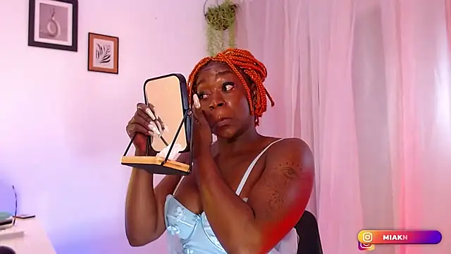 Snapshot of MiaKnox chatting on December 26, 11:03 pm MiaKnox online show from December 26, 11:03 pm