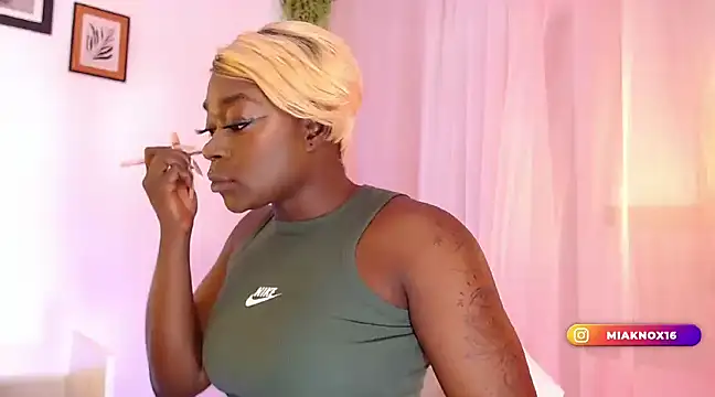 Snapshot of MiaKnox chatting on January 16, 10:32 am MiaKnox online show from January 16, 10:32 am