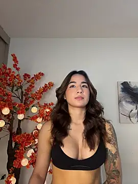 VictoriaHiill online show from March 3, 4:02 pm