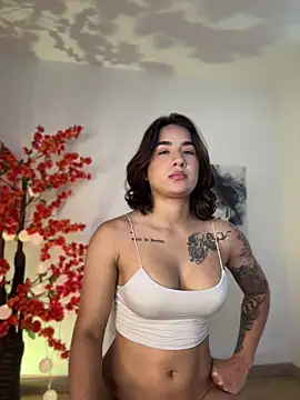 Snapshot of VictoriaHiill chatting on April 30, 4:24 pm VictoriaHiill online show from April 30, 4:24 pm