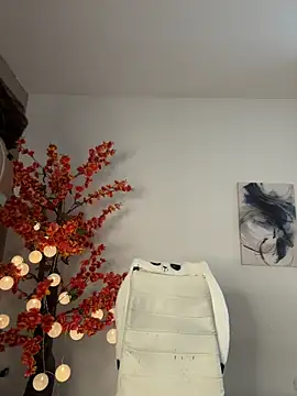 Snapshot of VictoriaHiill chatting on May 20, 6:14 pm VictoriaHiill online show from May 20, 6:14 pm
