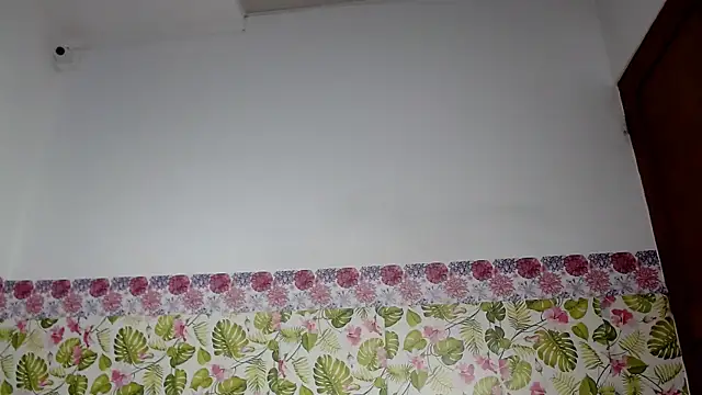 Snapshot of alisontitsmilk19 chatting on March 21, 1:45 am alisontitsmilk19 online show from March 21, 1:45 am