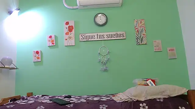 Snapshot of alisontitsmilk19 chatting on September 20, 1:50 am alisontitsmilk19 online show from September 20, 1:50 am