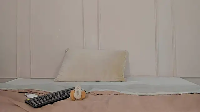 Snapshot of Mariapettit chatting on February 20, 6:46 pm Mariapettit online show from February 20, 6:46 pm