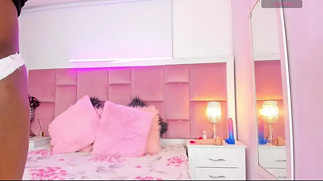 DaphneLloyd online show from December 3, 7:33 pm