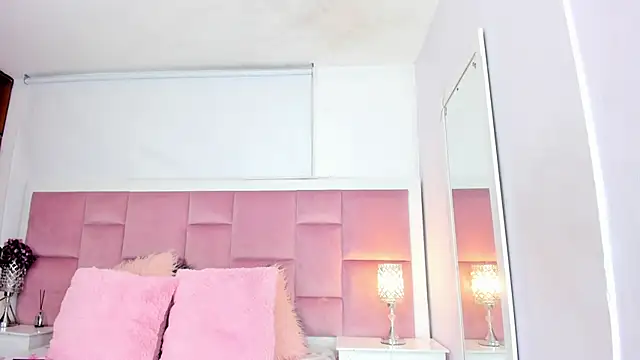 DaphneLloyd online show from December 19, 8:44 pm