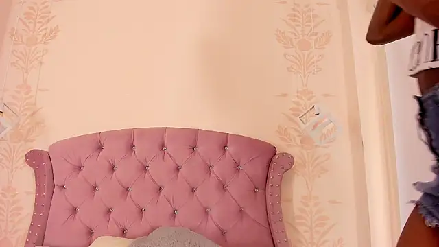 DaphneLloyd online show from September 29, 8:02 pm