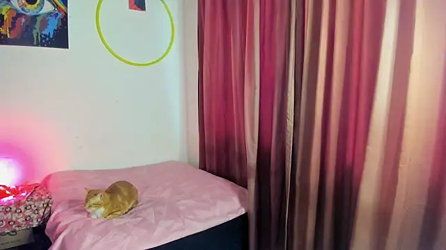 Snapshot of nicole_volkov chatting on February 6, 10:43 pm nicole volkov online show from February 6, 10:43 pm